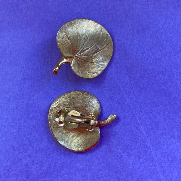 Vintage Pastelli Gold Gingko Leaf Clip Earrings - Picture 5 of 7